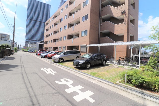 駐車場　敷地内駐車場