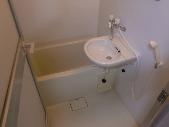 バス・シャワールーム　※別号室の写真です