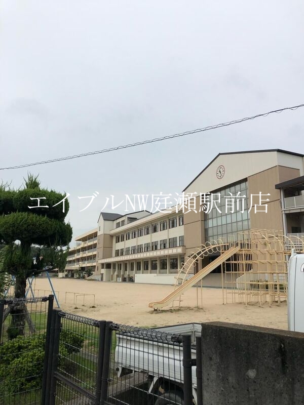 小学校　倉敷市立中庄小学校（小学校）まで2005m