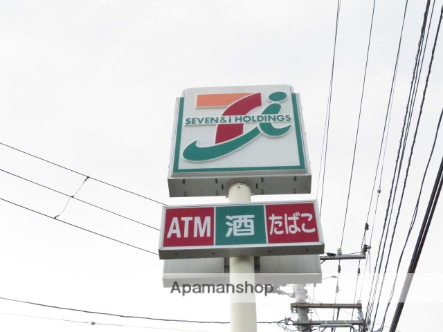 コンビニ　セブンイレブン（コンビニ）まで655m