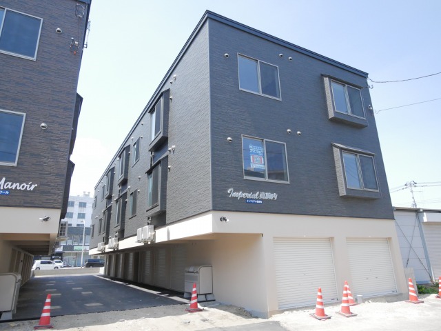 札幌市南区真駒内本町のアパートの建物外観