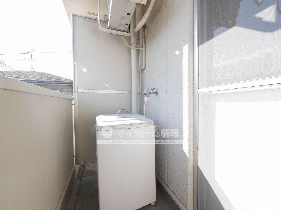 洗面設備　※内観写真は2-2号室を引用しており、内装が異なる場合がござ