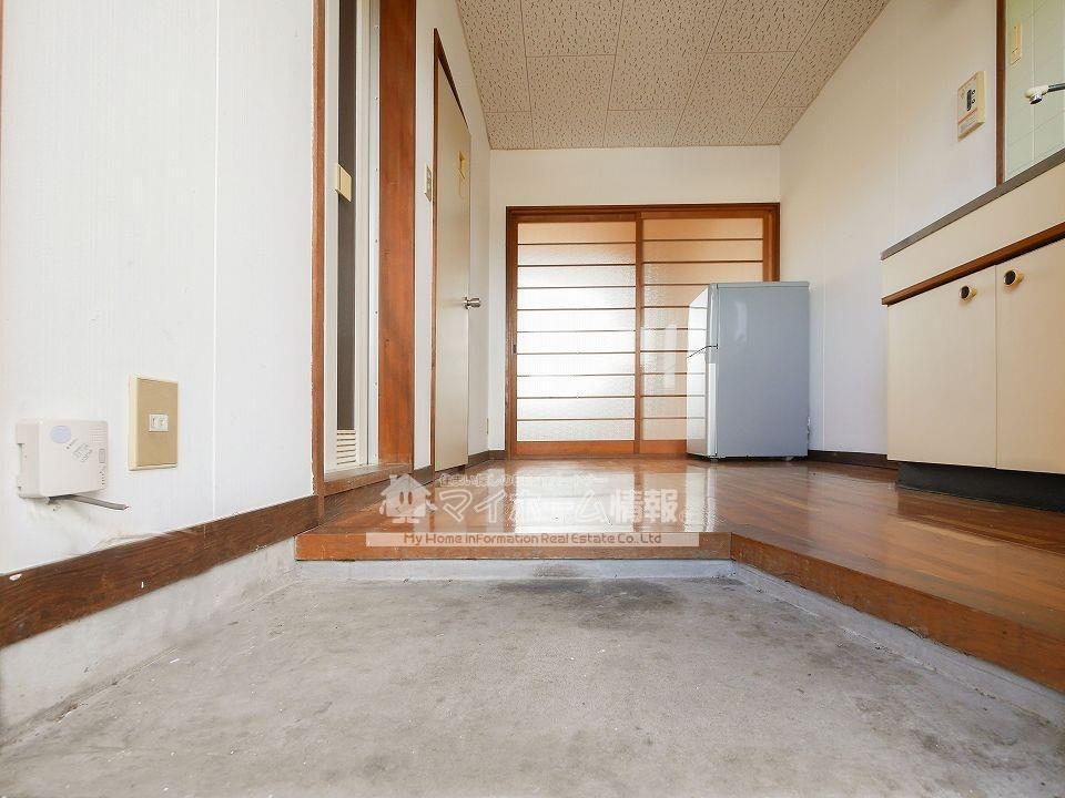 玄関　※内観写真は2-2号室を引用しており、内装が異なる場合がござ