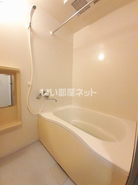 【サンフィールドＢのバス・シャワールーム】