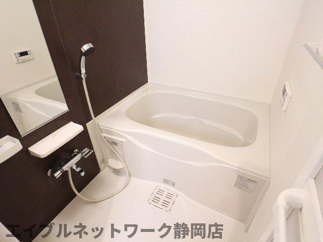 バス・シャワールーム　ゆったり過ごせるお風呂です