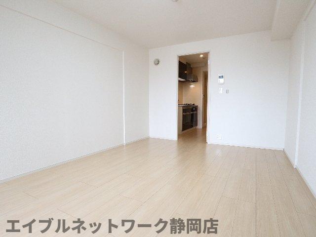 居室・リビング　こちらのリビングで趣味の時間をお楽しみください