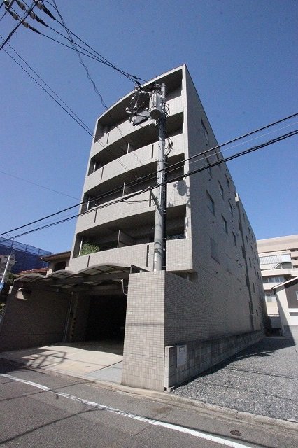 広島市南区宇品神田のマンションの建物外観