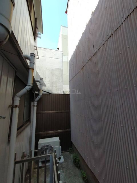 【名古屋市南区源兵衛町のアパートの庭】