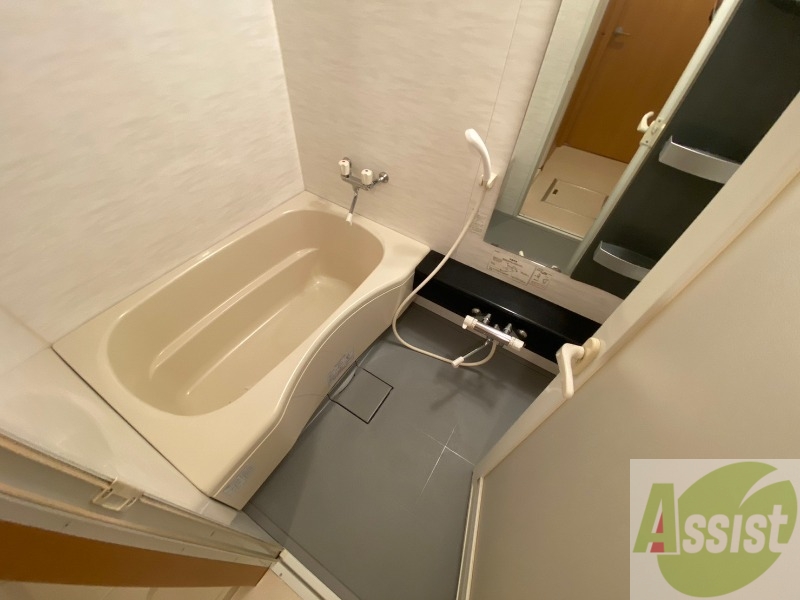 バス・シャワールーム　お風呂になります。一日の疲れを癒してくださいね。