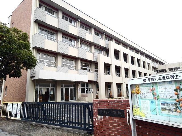 小学校　筑西市立下館小学校（小学校）まで300m
