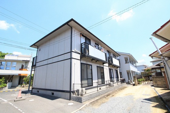 岡山市北区西崎本町のアパートの建物外観