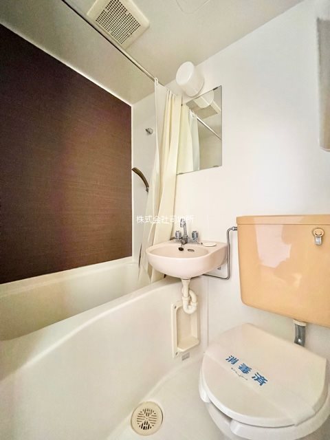 バス・シャワールーム　シャワーカーテン付き３点ユニットバス