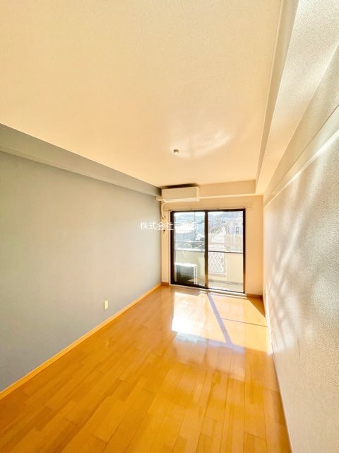 その他部屋・スペース　エアコン完備で日当たり良好な洋室