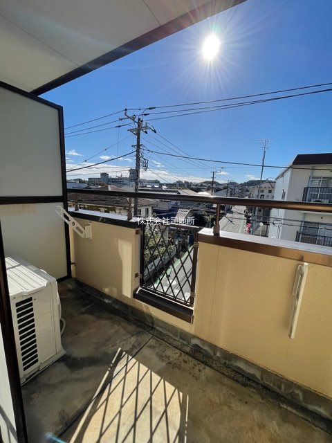 バルコニー　洗濯物が干せる日当たり良好なベランダ