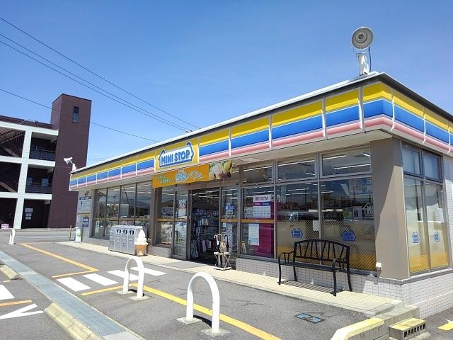 【四日市市大矢知町のアパートのコンビニ】