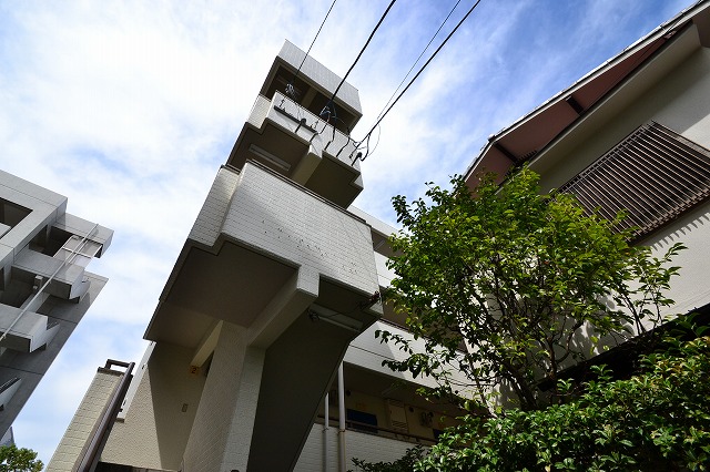 広島市西区庚午中のマンションの建物外観