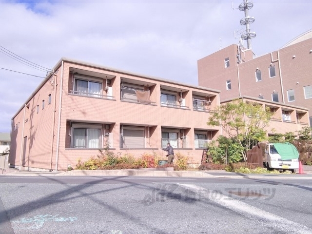 長岡京市神足のマンションの建物外観