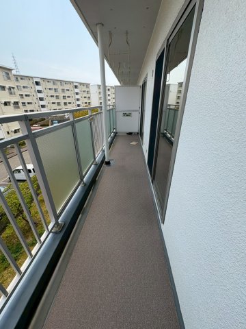 バルコニー　暖かな日差しのふりそそぐバルコニー