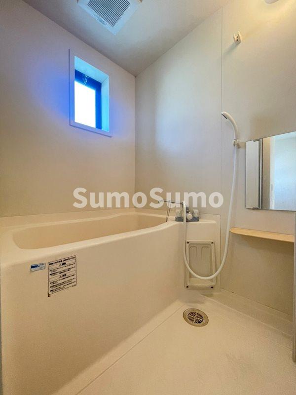 バス・シャワールーム　落ち着いた空間のお風呂です