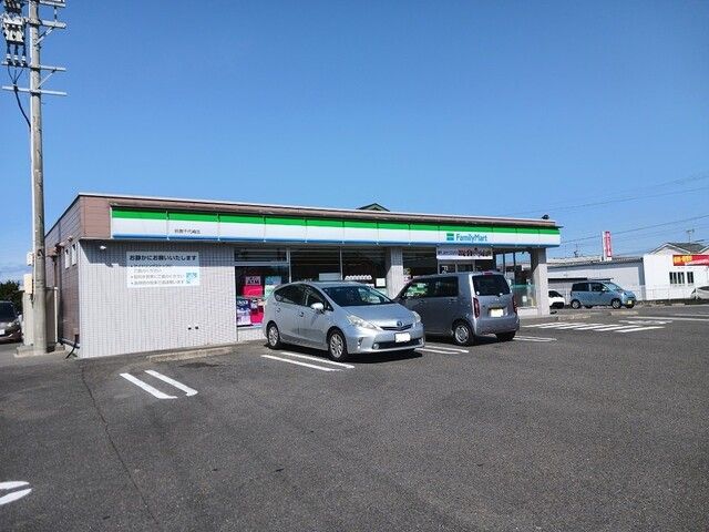コンビニ　ファミリーマート鈴鹿下箕田店（コンビニ）まで1873m