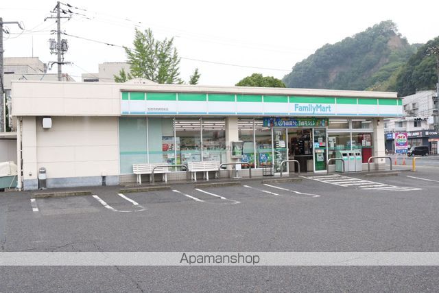 コンビニ　ファミリーマート（コンビニ）まで1766m