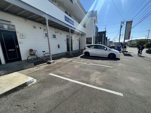 【函館市戸倉町のアパートの駐車場】