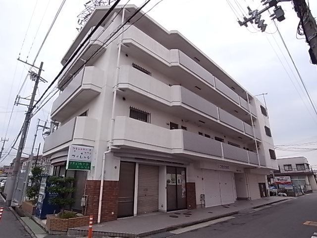 【西村マンションの建物外観】