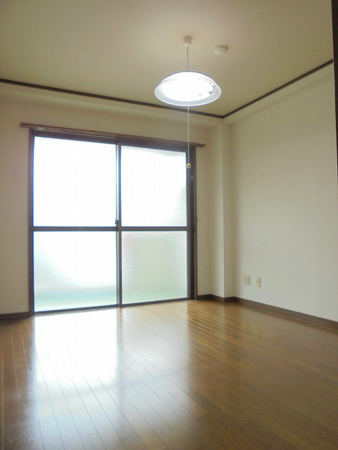 居室・リビング　写真は103号室です