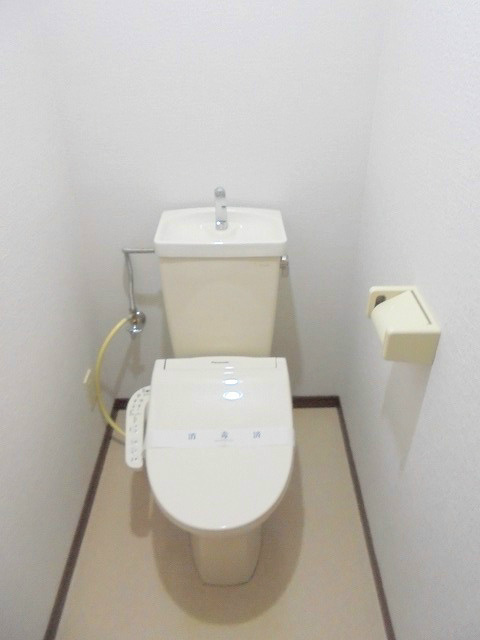 トイレ　写真は103号室です