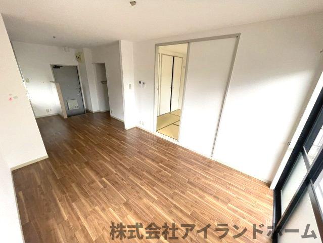 エルグランドの居間写真