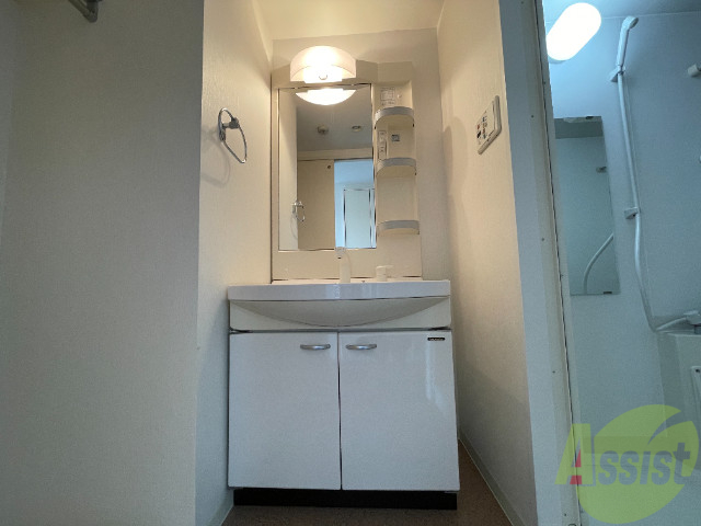 洗面設備　洗面台は人気の独立タイプです。使いやすいですよね。