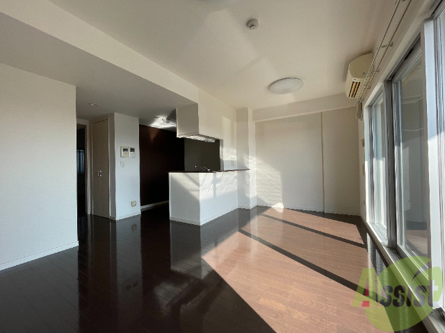 居室・リビング　陽当たりが良く、広々として過ごしやすそうです。