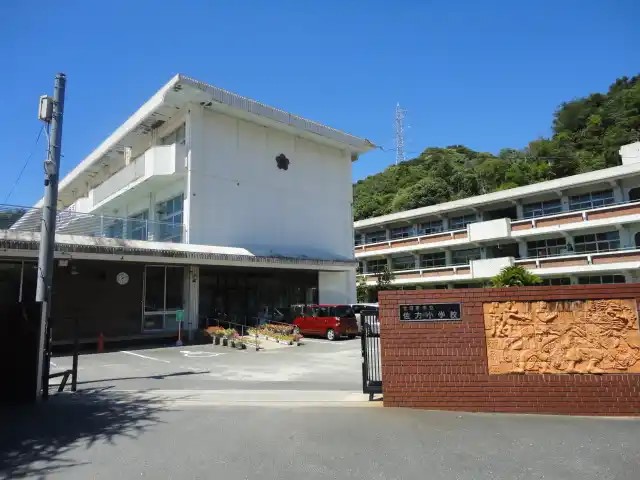 小学校　廿日市市立佐方小学校（小学校）まで1217m