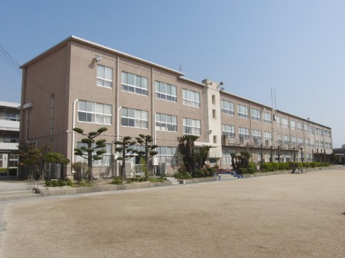 小学校　倉敷市立富田小学校（小学校）まで647m