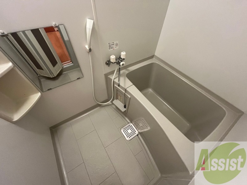 バス・シャワールーム　疲れを癒すには湯船でゆっくりするのが良いですよ。