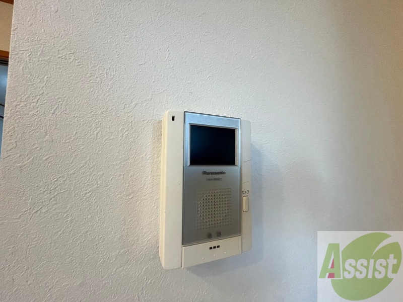 セキュリティ　モニタ付インターホンです。セキュリティ面も安心ですね！