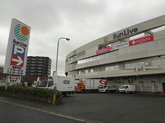 【カルムメゾン春日台のドラックストア】