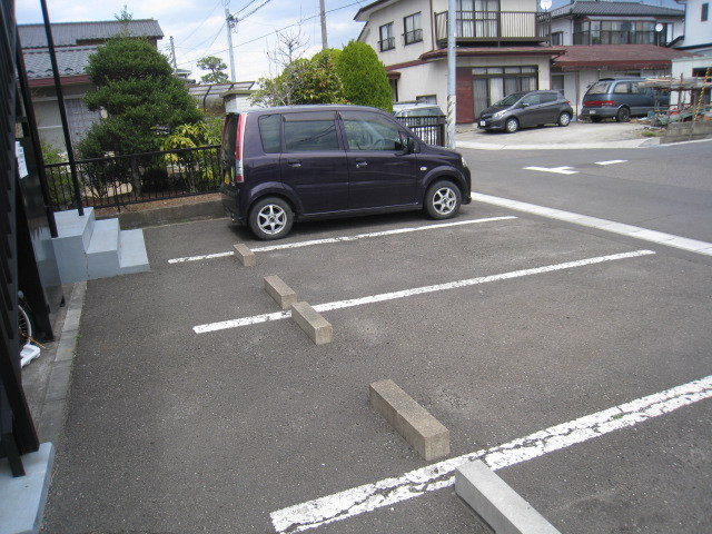 【イーストハイツの駐車場】