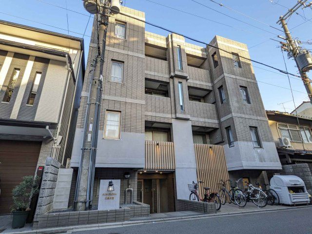 京都市中京区姉大宮町東側のマンションの建物外観