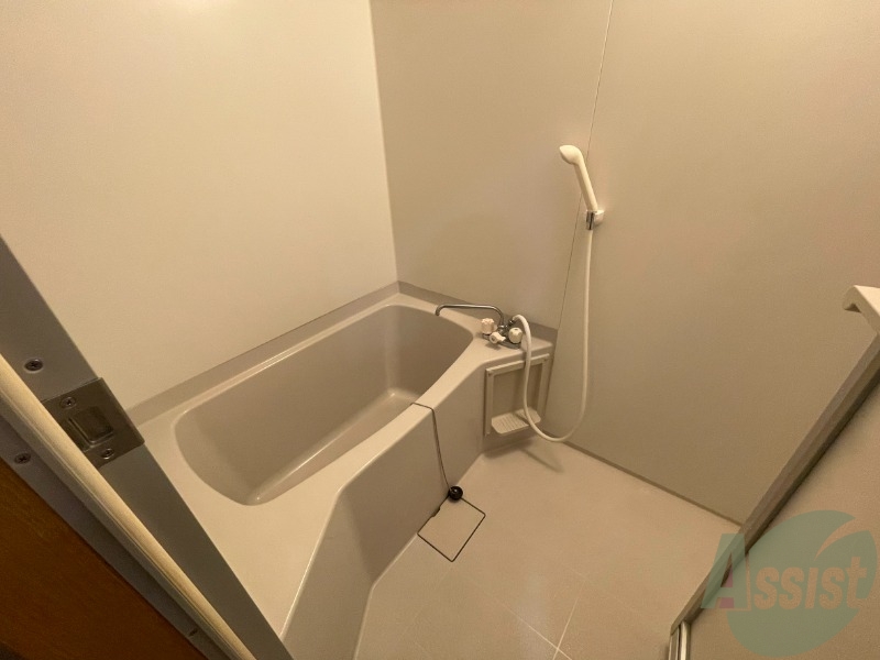 バス・シャワールーム　浴槽は洗い場が広くキレイで使いやすいです