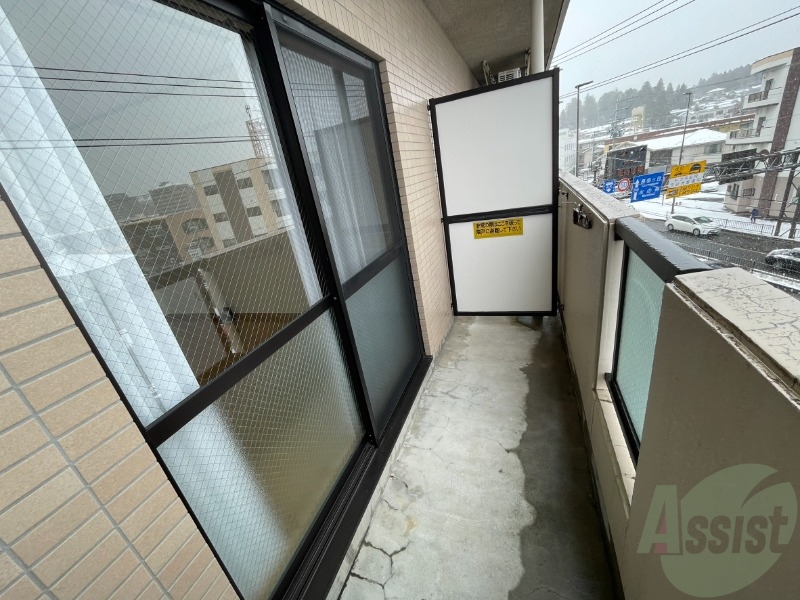 バルコニー　バルコニーは日当たりが良く広く使いやすいです