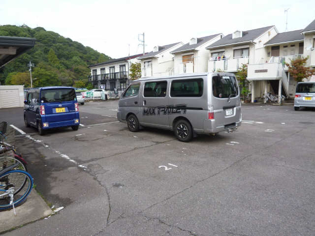 【ハイツ花水木IIIの駐車場】