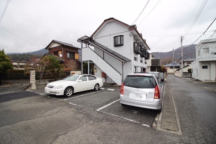 【ハウス数野の駐車場】