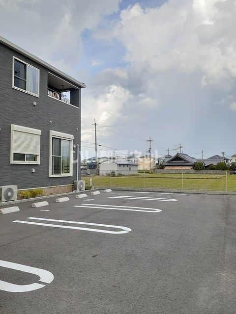 【岩出市岡田のアパートの駐車場】