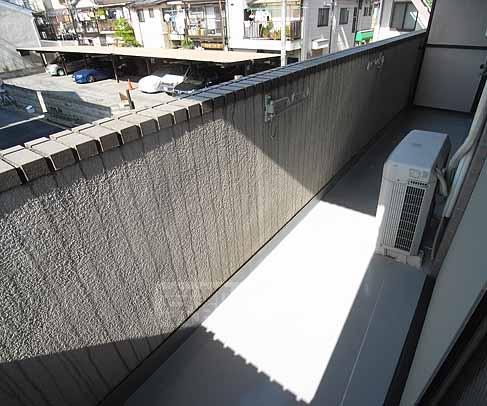 【京都市伏見区淀本町のマンションのバルコニー】