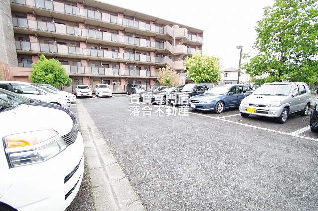 【相模原市中央区東淵野辺のマンションの駐車場】