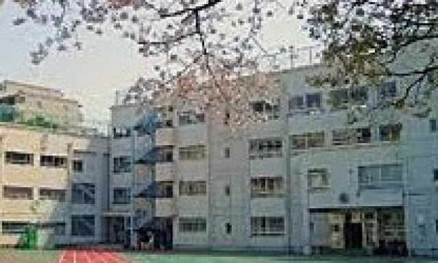 【グランテラッセ西早稲田の小学校】