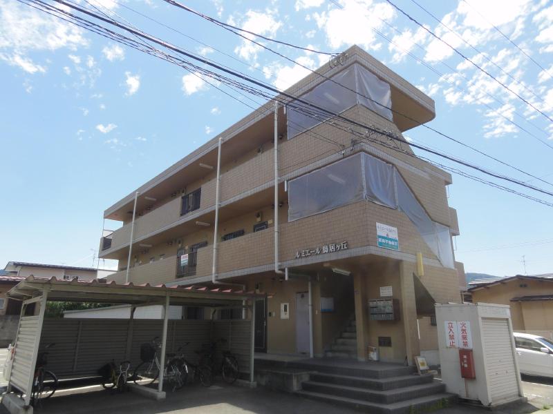 山形市鳥居ケ丘のマンションの建物外観