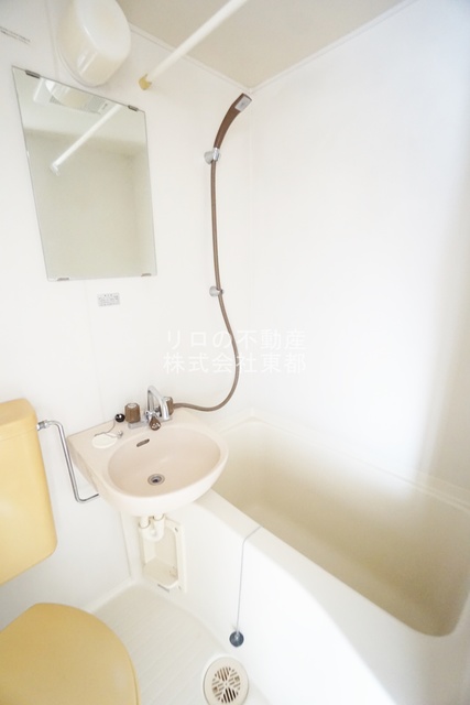 バス・シャワールーム　お掃除がしやすい３点ユニットバスです☆