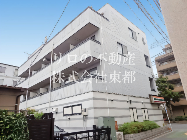 建物外観　周辺はスーパーやコンビニがあり、お買い物便利！